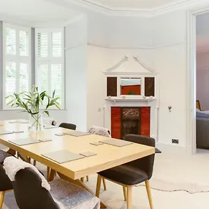 Apartment Ramsay Gardens - Grand 4-bedroom Next To Castle, Edinburgh