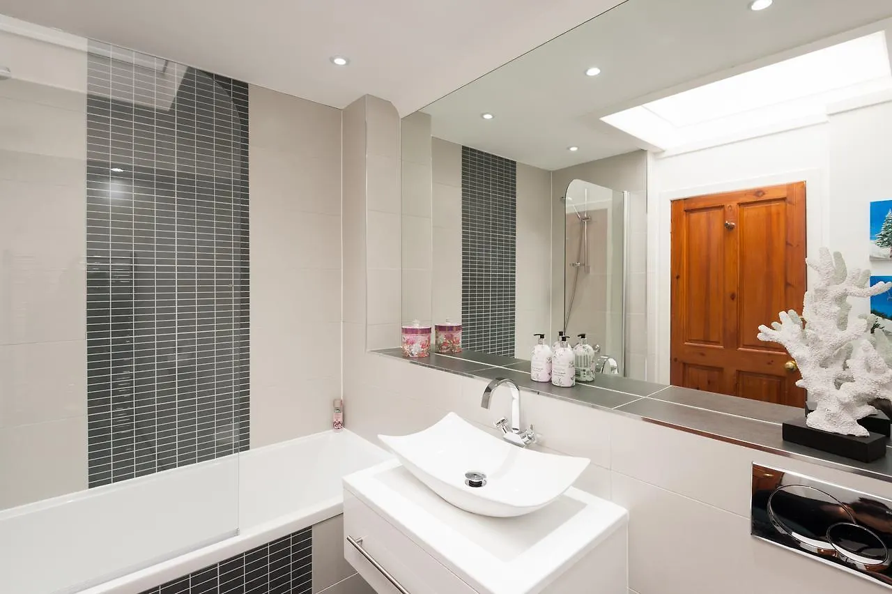 The Traquair Park Residence Edinburgh 0*,