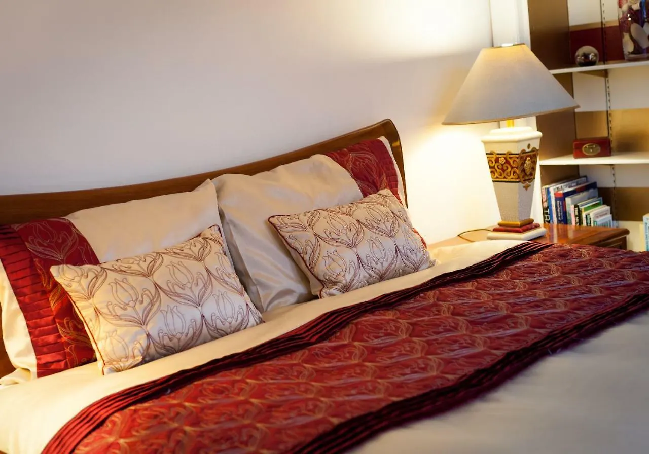The Traquair Park Residence Edinburgh Holiday home